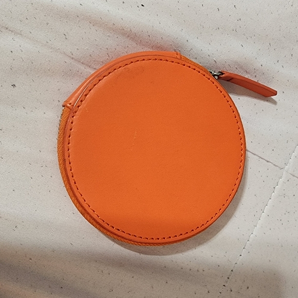 Round leather Baggu wallet. EuC - Picture 2 of 3